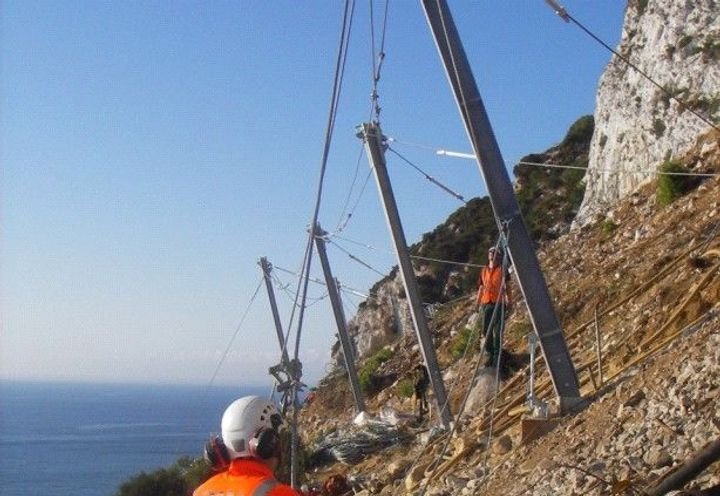 Raising catch fence posts into position