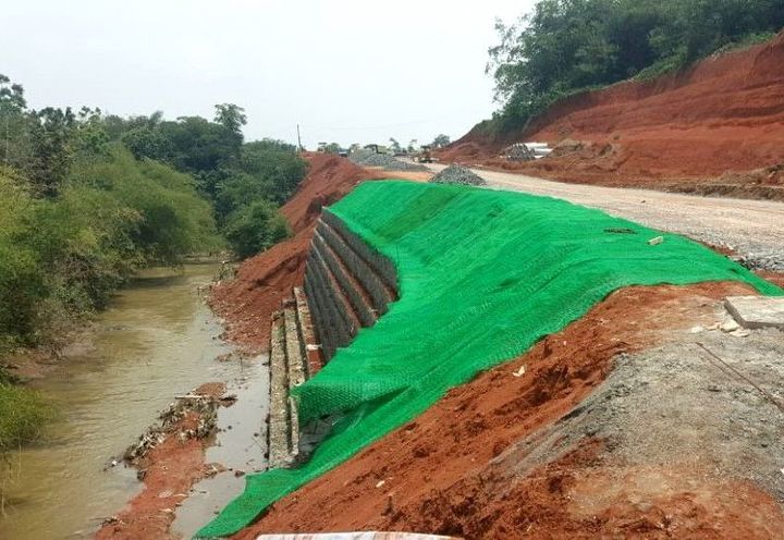 Installation of MacMat® as erosion control