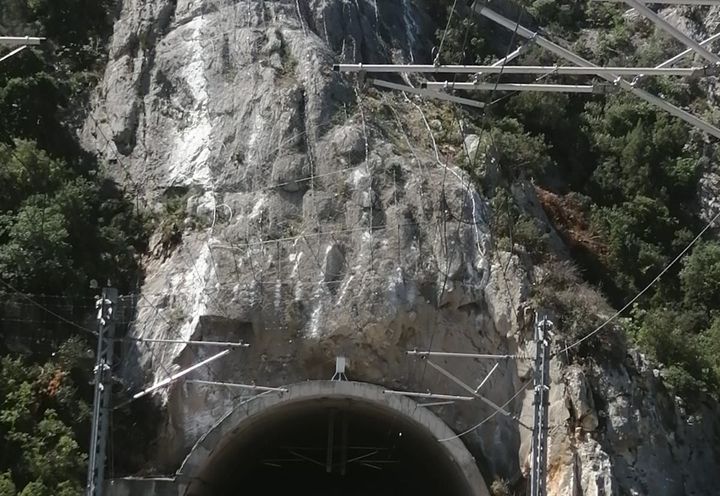 HEA PANEL INSTALLATION AT TUNNEL PORTAL