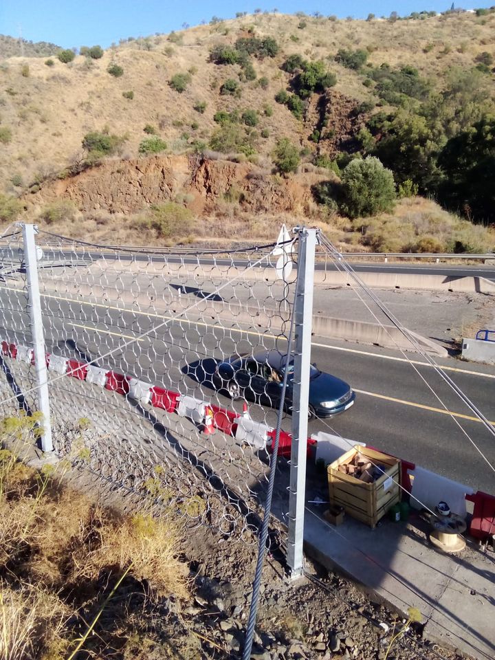 Barrera RB3000 vista desde el lado monte