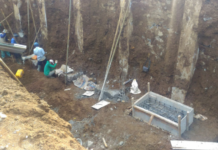 Bored piles construction under the masonry wall