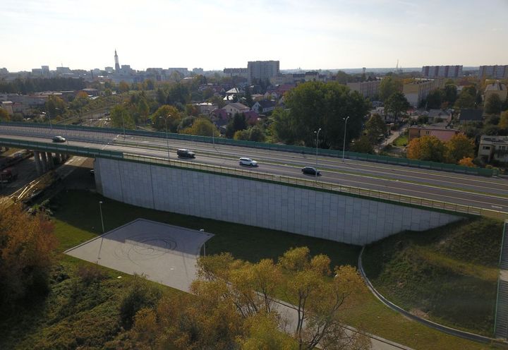 The jobsite was located in city center (close to the buildings)