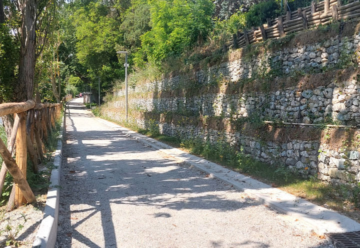 L'opera in gabbioni verdi