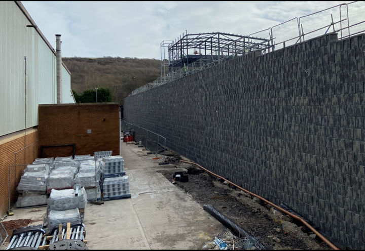 Curved layout to the ends of the wall