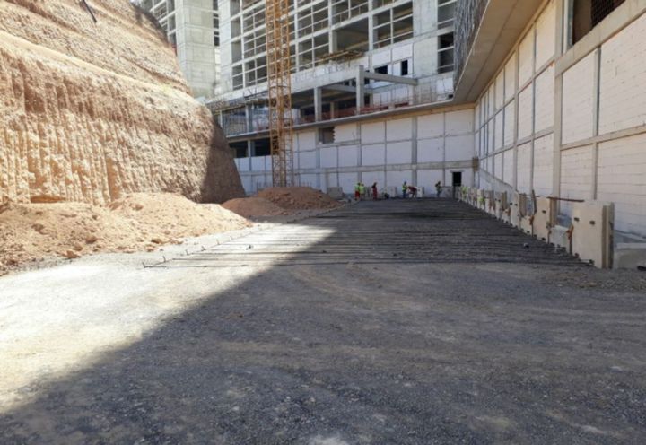 Precast Panel Retaining Wall - Polymer Stripes