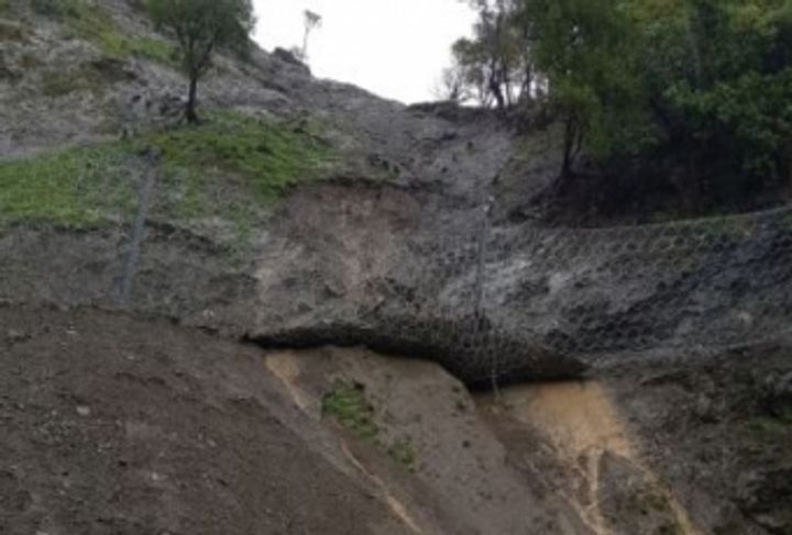 Arrested estimated volume of 15m3 of shallow landslide debris end of 2017.