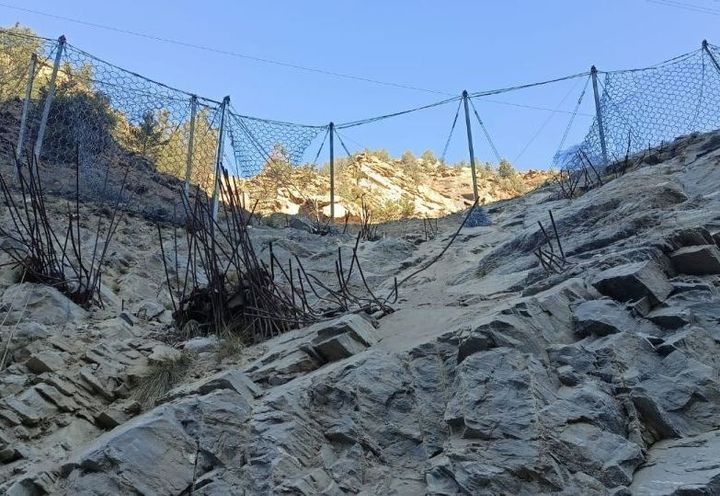 Figure-2-Dynamic rockfall barrier during construction