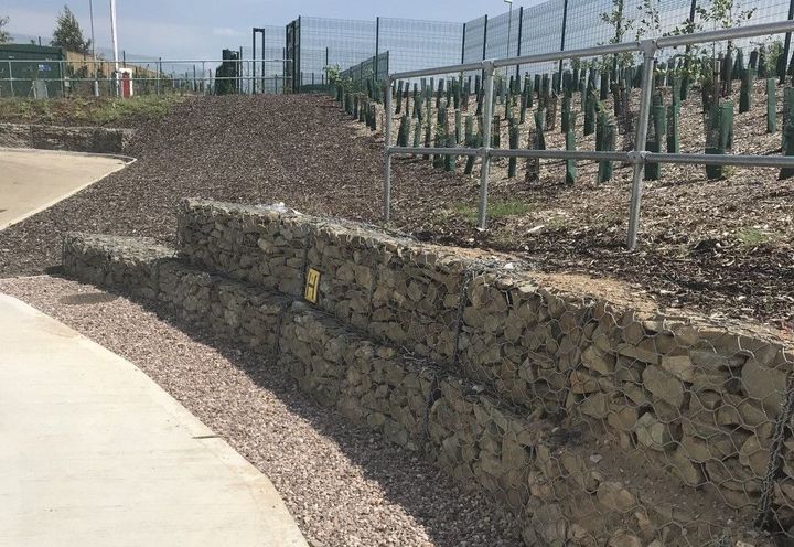 Gabion retaining wall