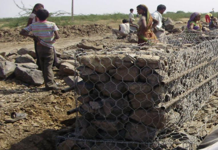 Photo 2: Gabion wall embankment edges