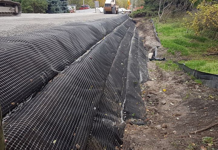 Reinforced slope during compaction