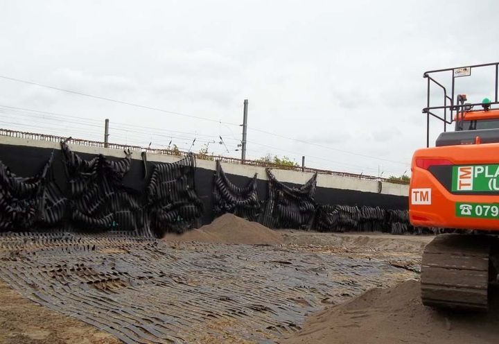 Paralink being laid flat and wrapped back as per design