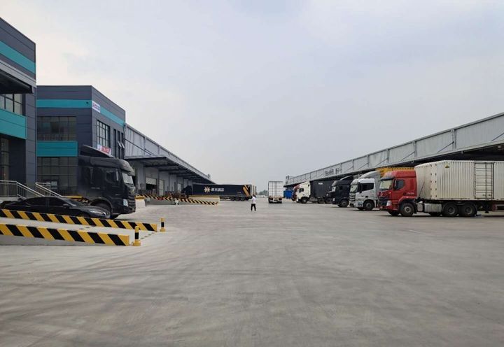图4 郑州项目仓储地坪投入使用