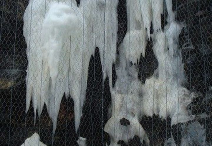 Steelgrid HR30 mesh with ice accumulation