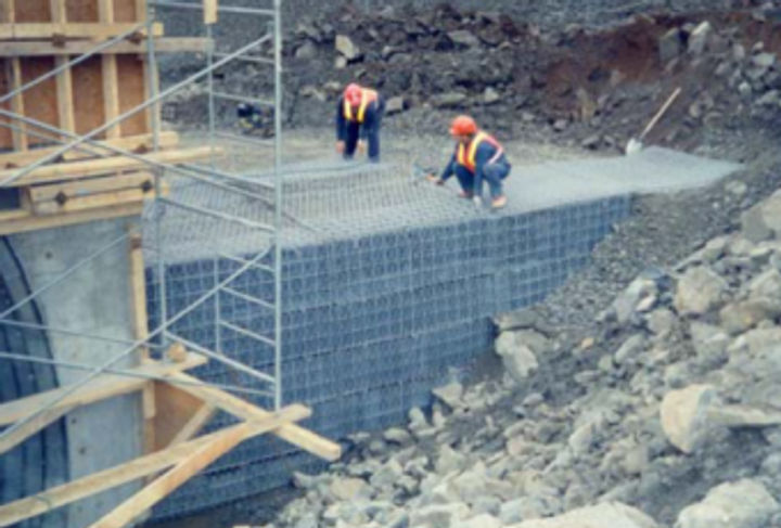 Placing next Terrawall® unit onto completed lower layer