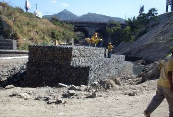 REVESTIMIENTO DE TALUD EN ALTOS DEL BOULEVARD_4