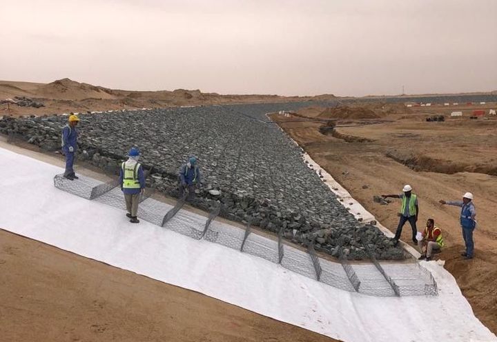 During construction : gabion mattress filling in progress