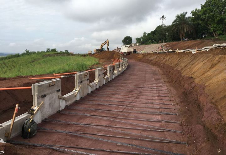 CONSTRUCTION DE LA ROUTE DE LA CORNICHE DE BRAZZAVILLE_0