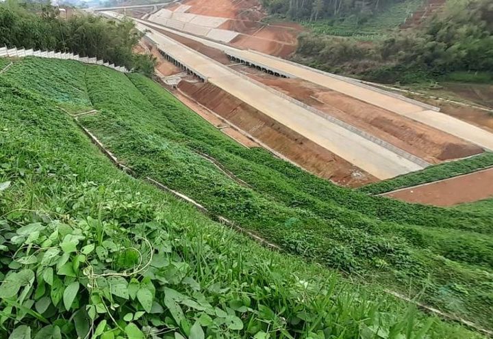 EROSION CONTROL AT CISUMDAWU TOLL ROAD-PHASE II-TUNNEL AREA_1