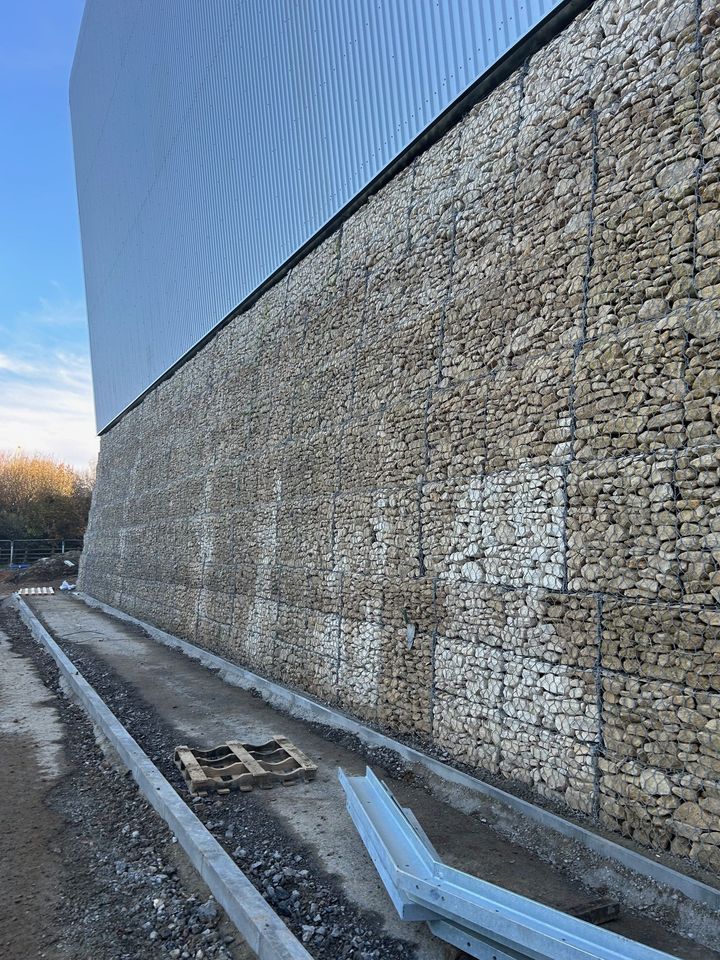 7m High Retaining Wall for Warehouse Development in Luton