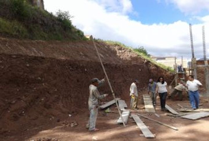 MURO DE CONTENCIÓN VILLA TOROGOZ_0