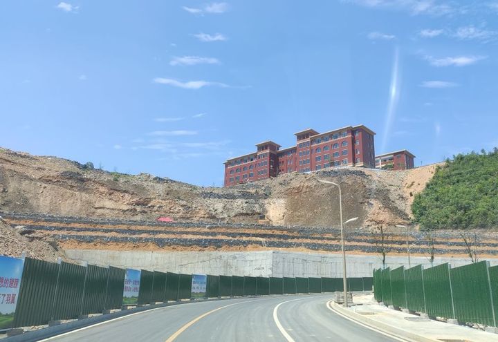 施工中远景照片