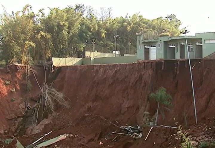 CONTENÇÃO E DESCIDA DÁGUA CLUBE CAMPESTRE_1.jpg