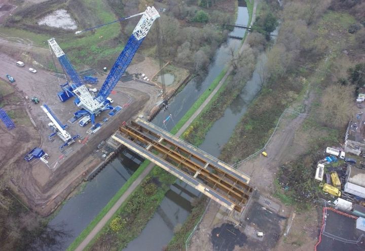 Crane outriggers/pads placed very close to the front face of the reinforcement