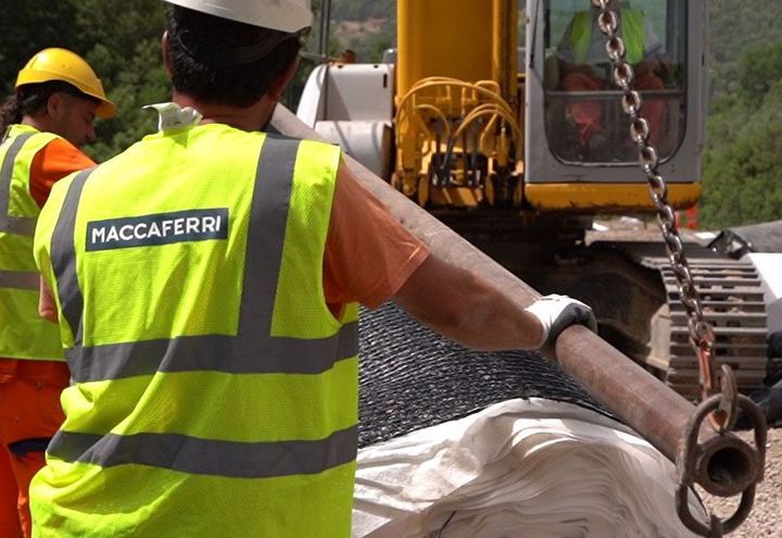 Srotolamento e posizionamento dei geosintetici