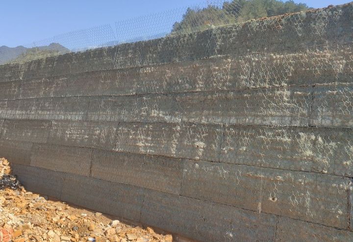 浙江：常山县辉埠至何家公路复合加筋格宾挡墙项目_3