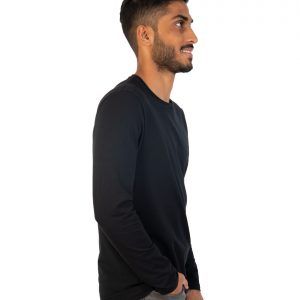 Men long black sleeve t-shirt side