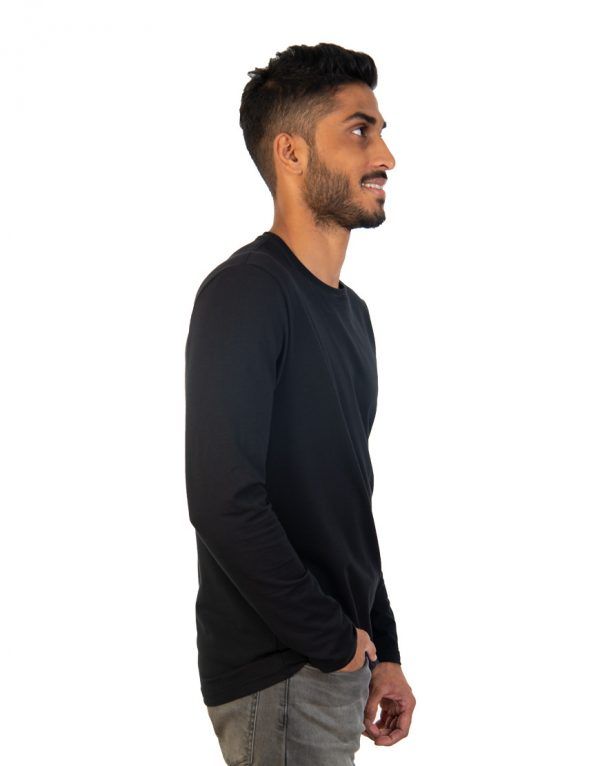 Men long black sleeve t-shirt side