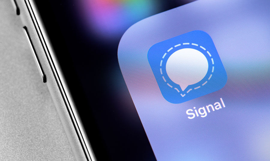 Signal icon app on the screen smartphone. Signal is a free and open source client application for instant messaging and Internet telephony. Moscow, Russia - March 24, 2019