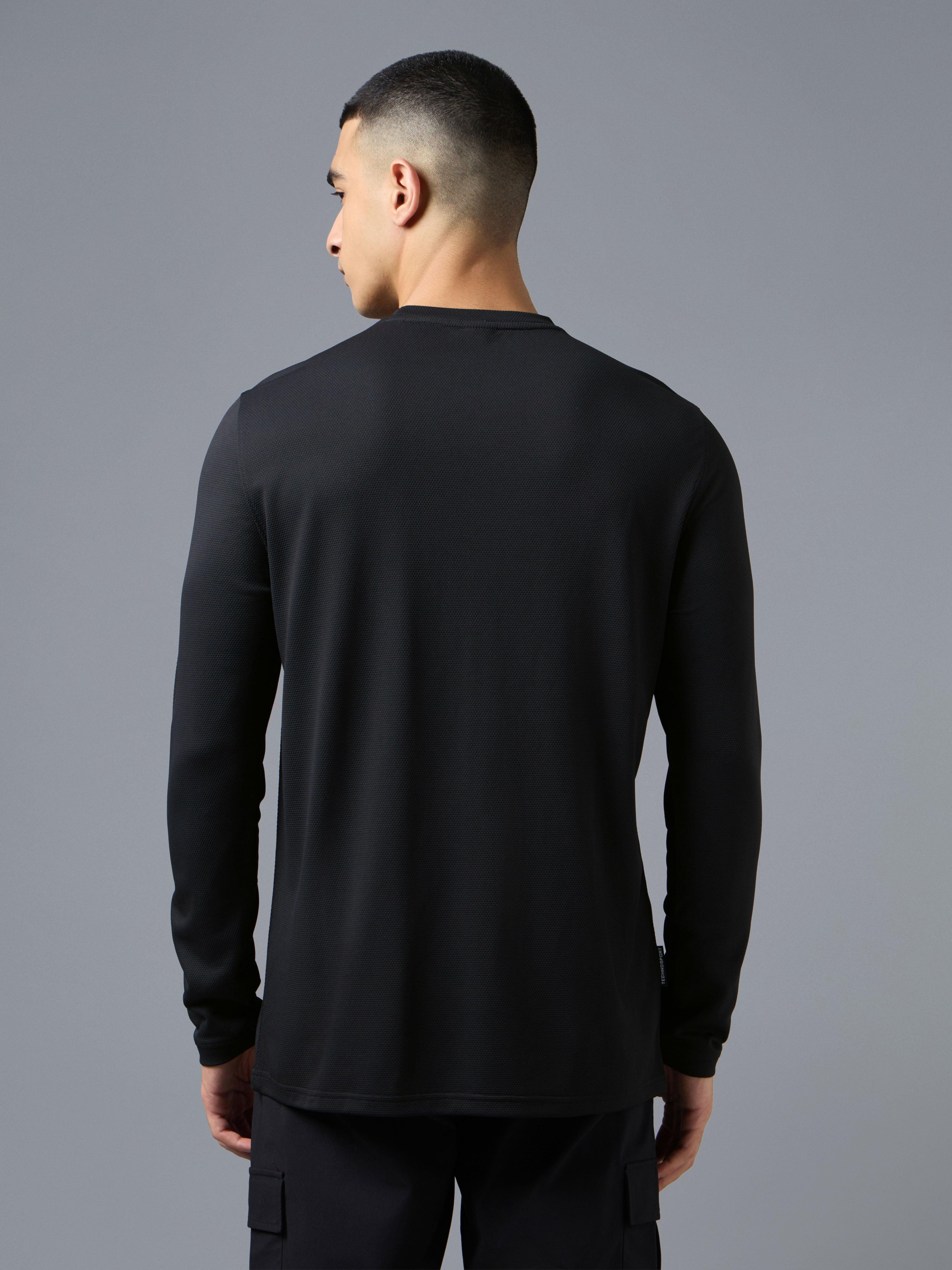 Men Round Neck Solid Slim Fit T-Shirt with TECHNOCOOL+ in Black - 3