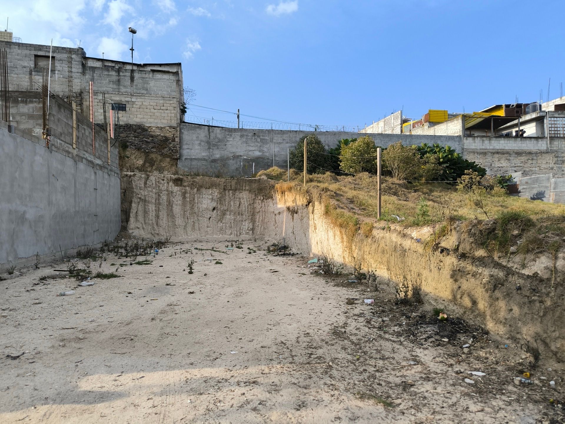 Terreno media cuerda (220 m²) — Zona 7