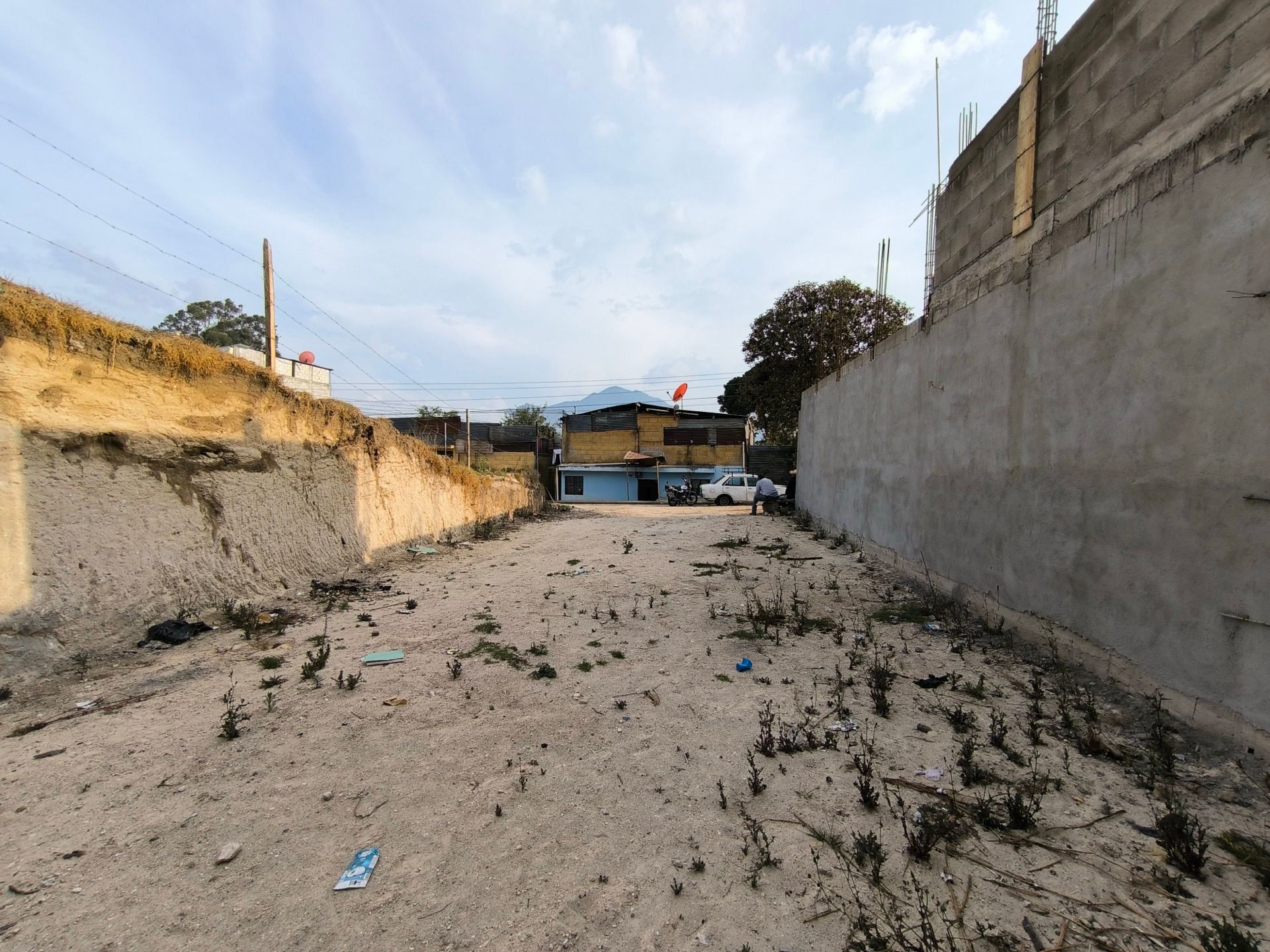 Terreno media cuerda (220 m²) — Zona 7