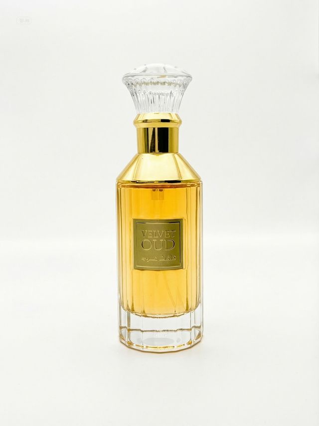 Фотография парфюма Velvet Oud от Lattafa