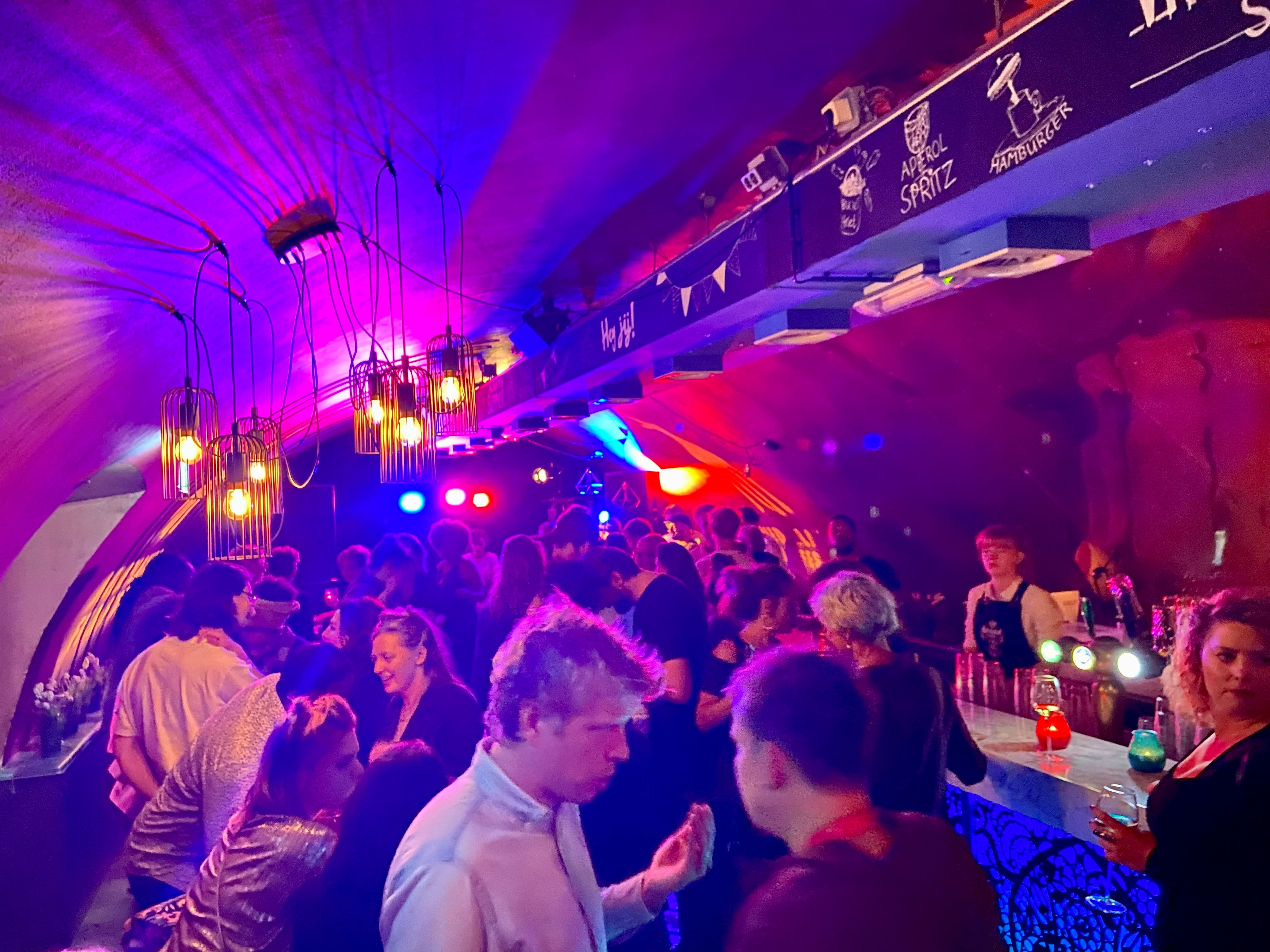 De Winkel Van Sinkel in Utrecht - Lees 9 DJ reviews van onze DJ's