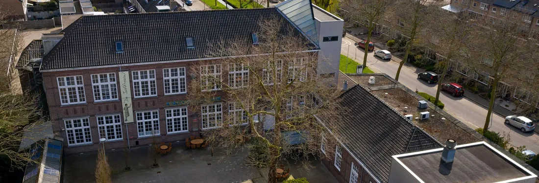 de Juffrouw, foto 1 van 6