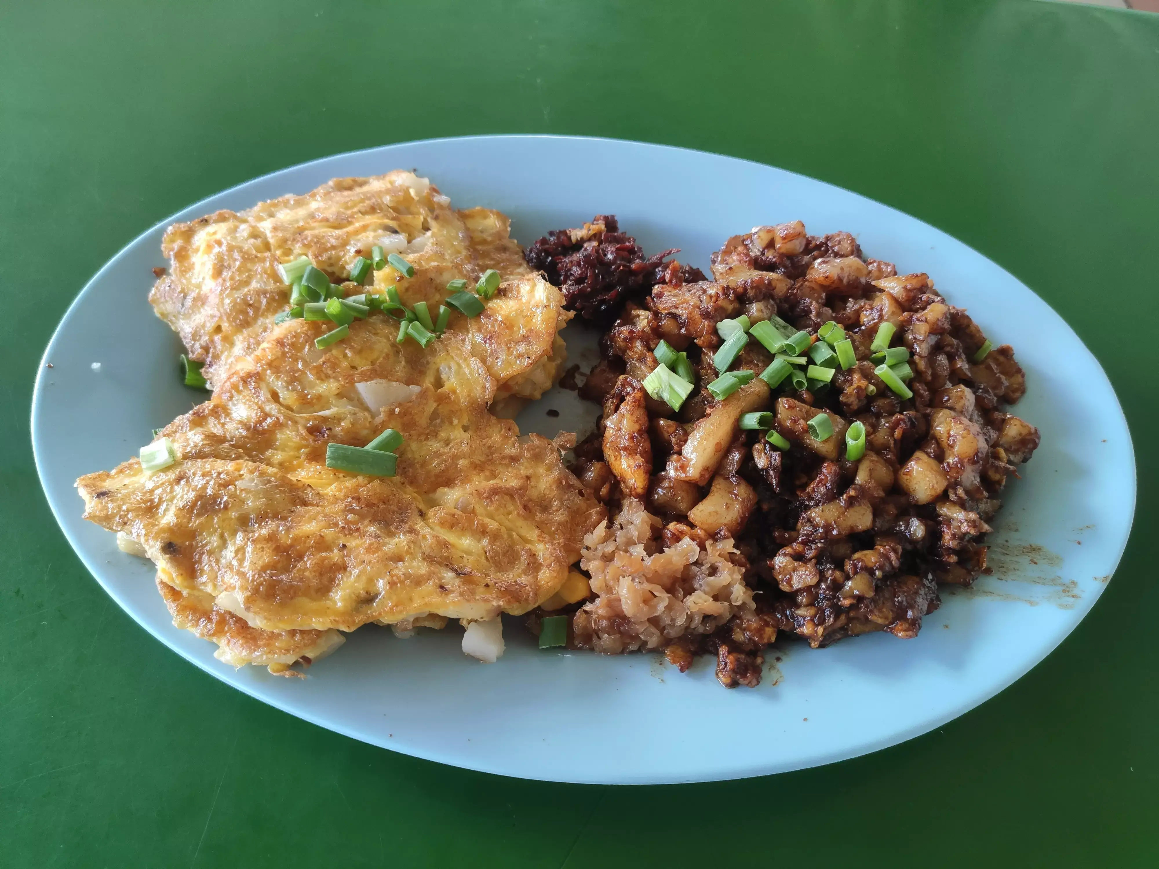 Golden Chopsticks: Fried Carrot Cake Yuan Yang