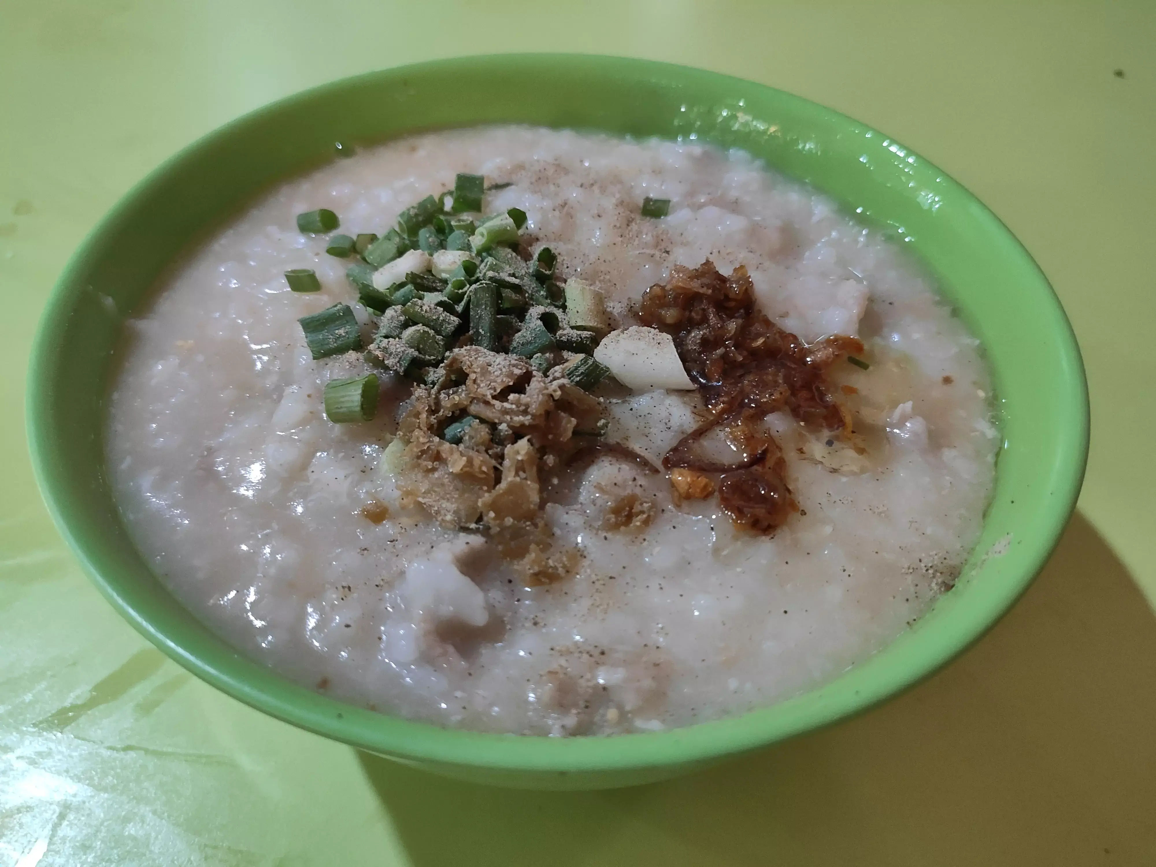 Seng Huat Congee: Minced Pork Sliced Pork Porridge with Egg