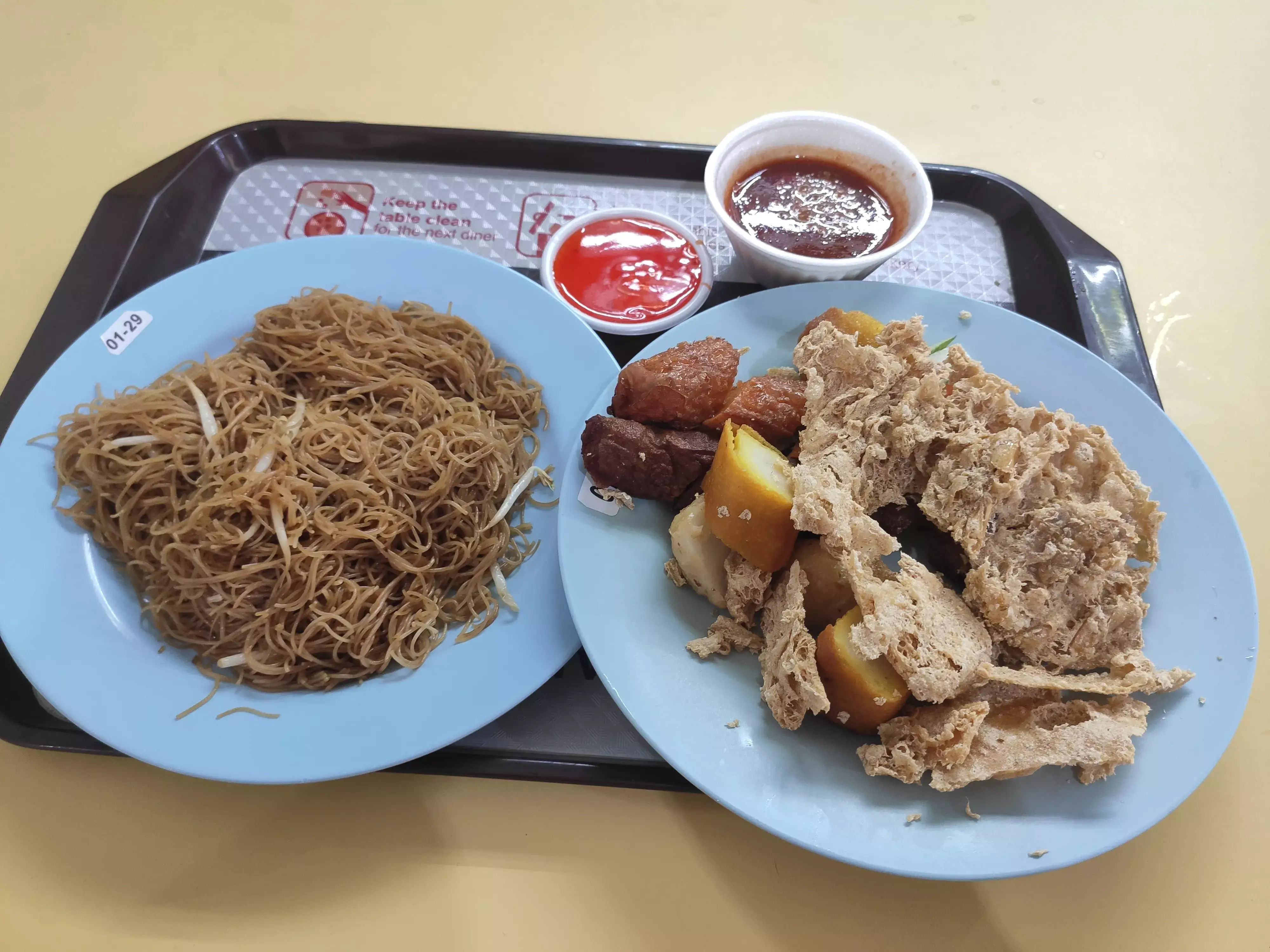 Seng Kee Ngo Hiang Prawn Cracker: Fried Mee Hoon & Assorted