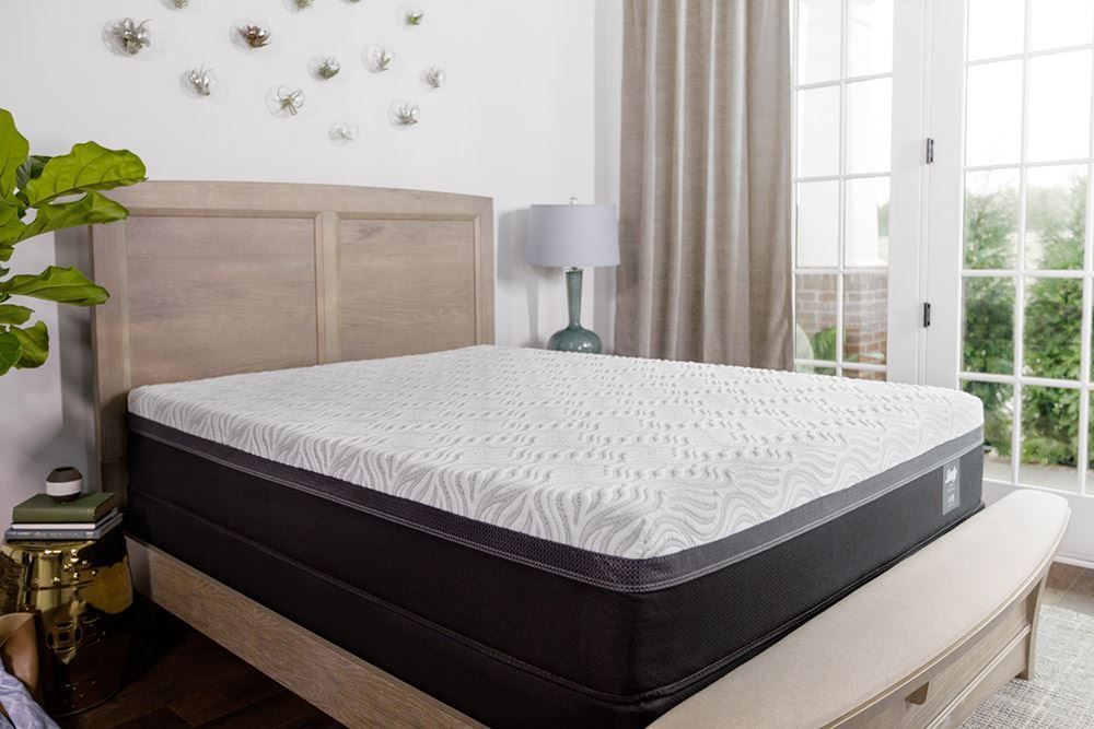 https homezonefurniture.com onyx-queen-firm-mattress-set