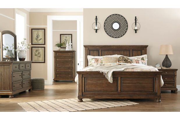 Picture of Flynnter Queen Panel Bed