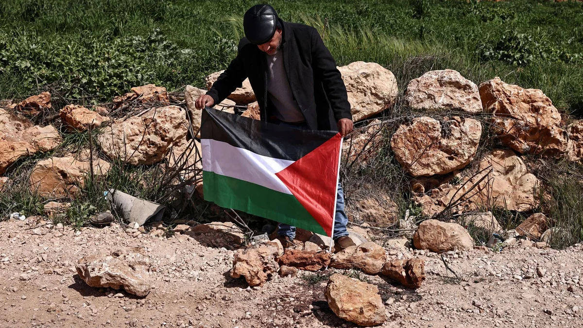 Israel Re-Establishes Closed West Bank Settlement Defying Allies
