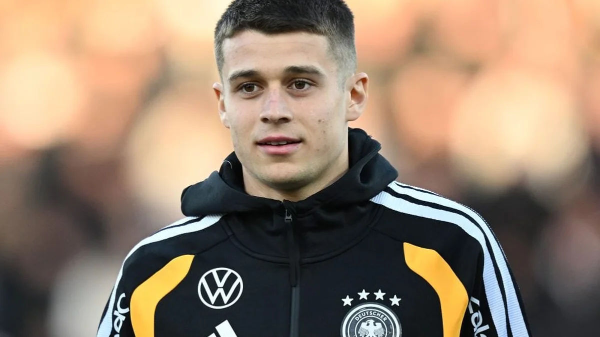 Barcelona Eyes New Striker and Late Move for Croatian Goalkeeper