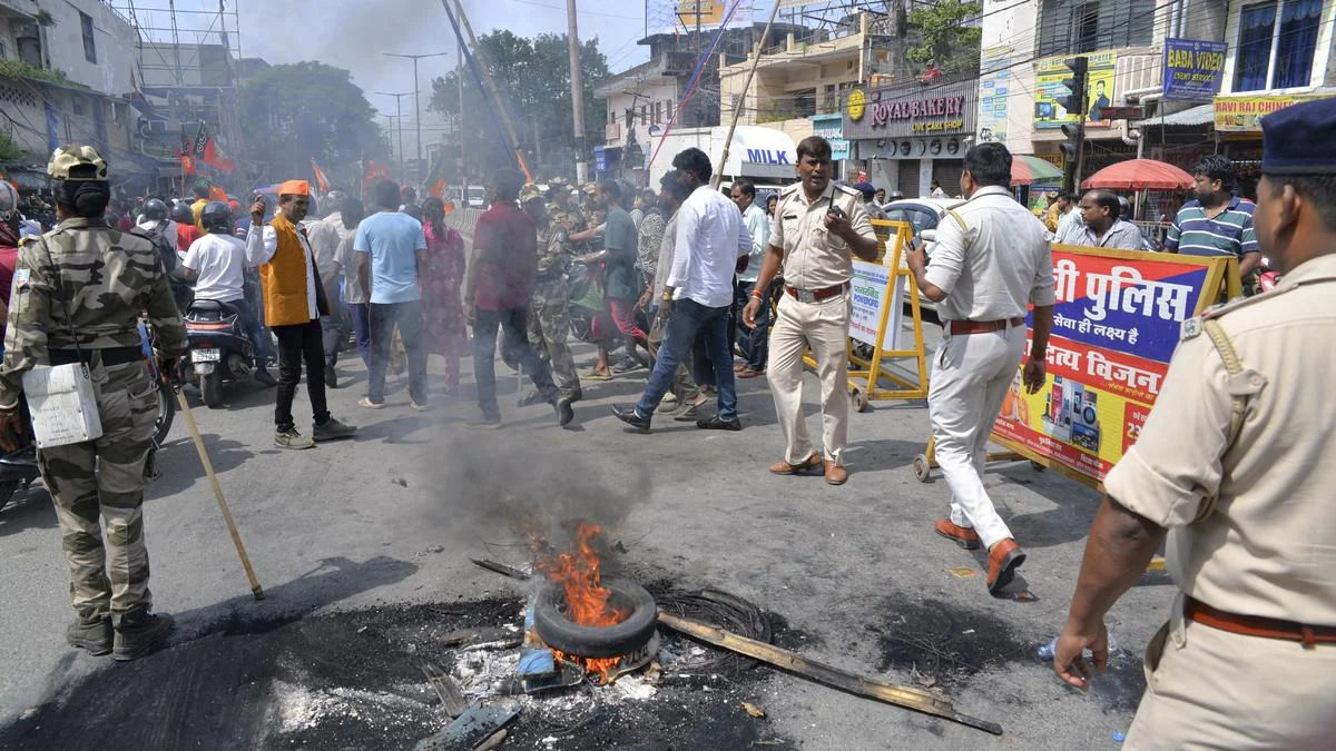 Jharkhand Students March on Assembly; Jalna Workers Detained in Protest