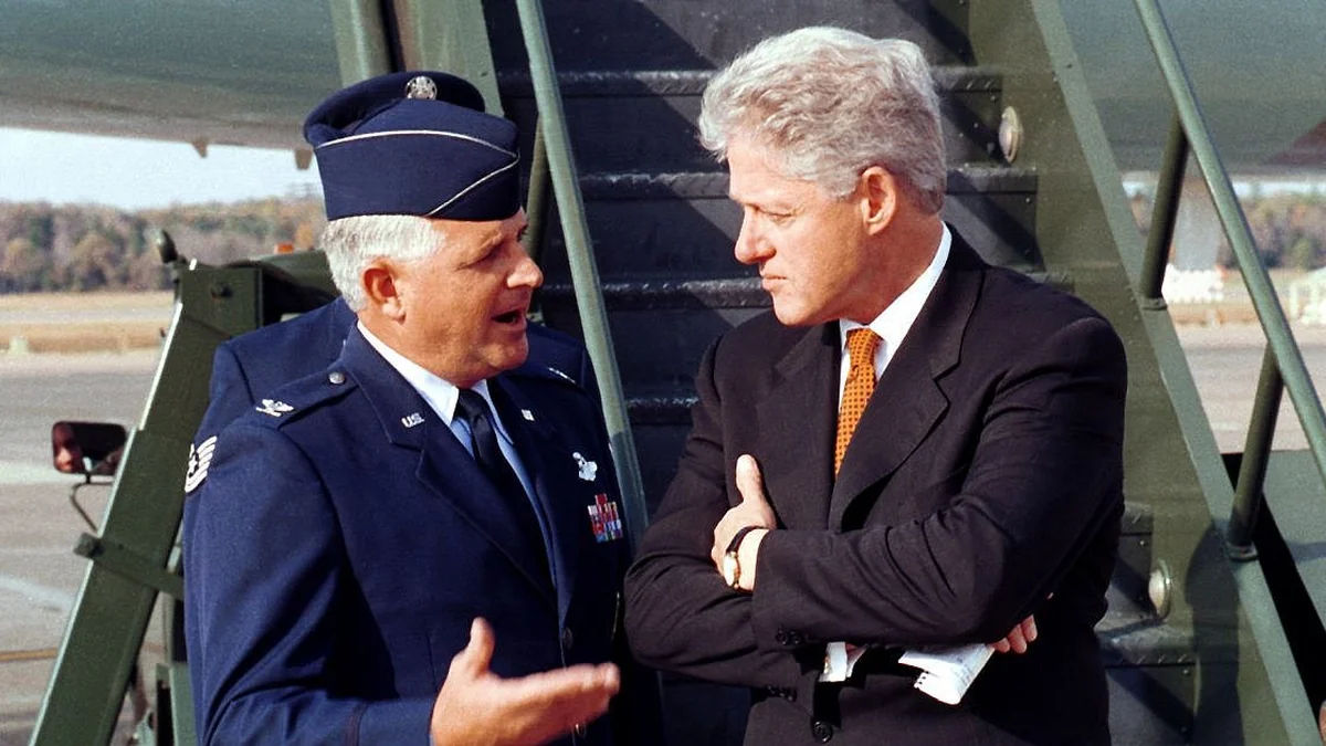 Clinton Decoy Flight in 2000 Pakistan Visit Recalled by Reporter