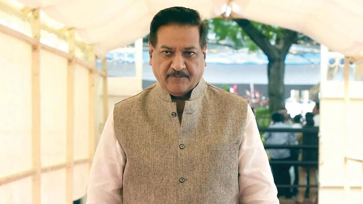 Ashok Chavan Claims Gopinath Munde Considered Move to Congress