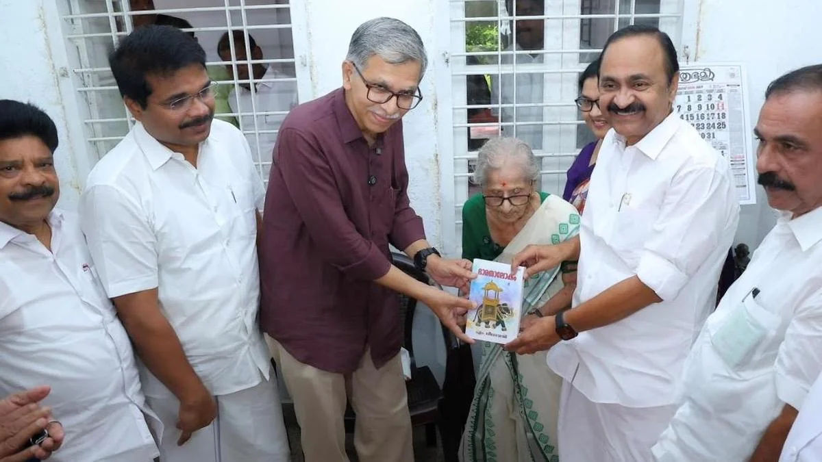 Kerala Chief Minister Releases Literary Critic M Leelavathy's Bharathalokam