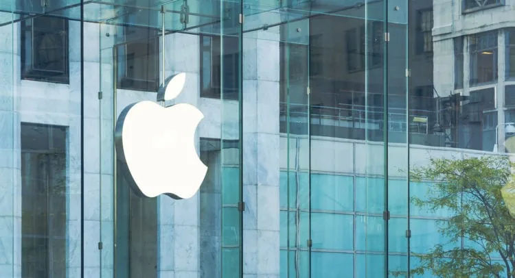 Cypress Funds Reduces Apple Stake Amid Valuation Concerns